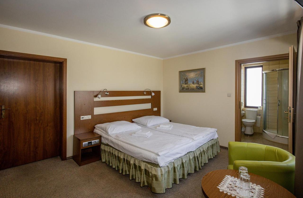Pensjonat Rogatka Osieczna Extérieur photo